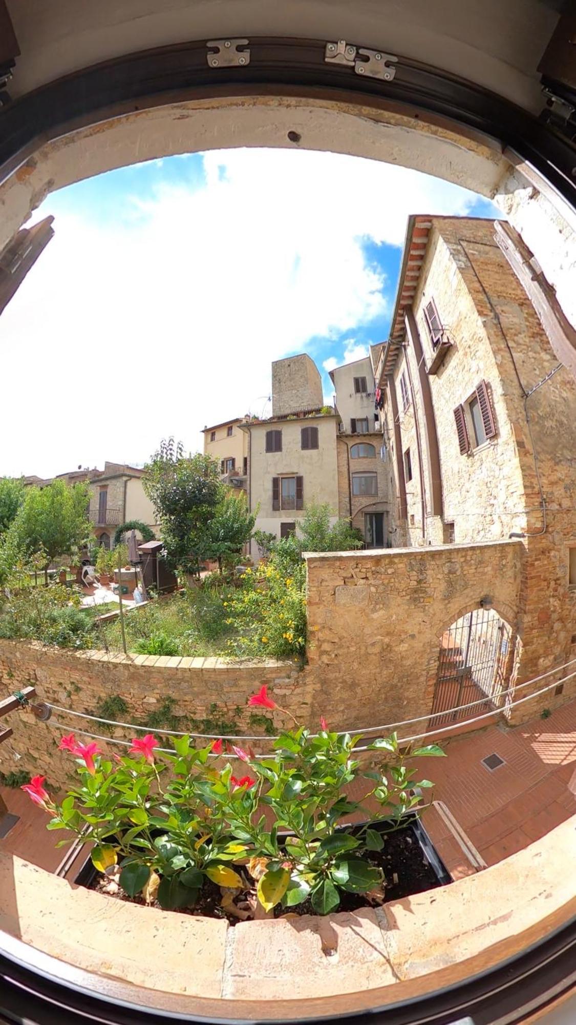 Casa Nel Centro Storico Apartment San Gimignano Exterior photo